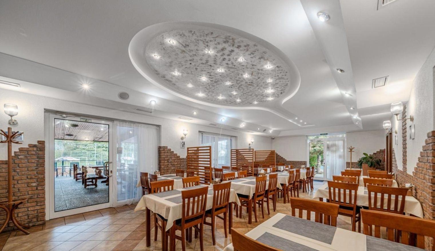 Raketa Residence, Restaurant & Hotel Prievidza Zewnętrze zdjęcie